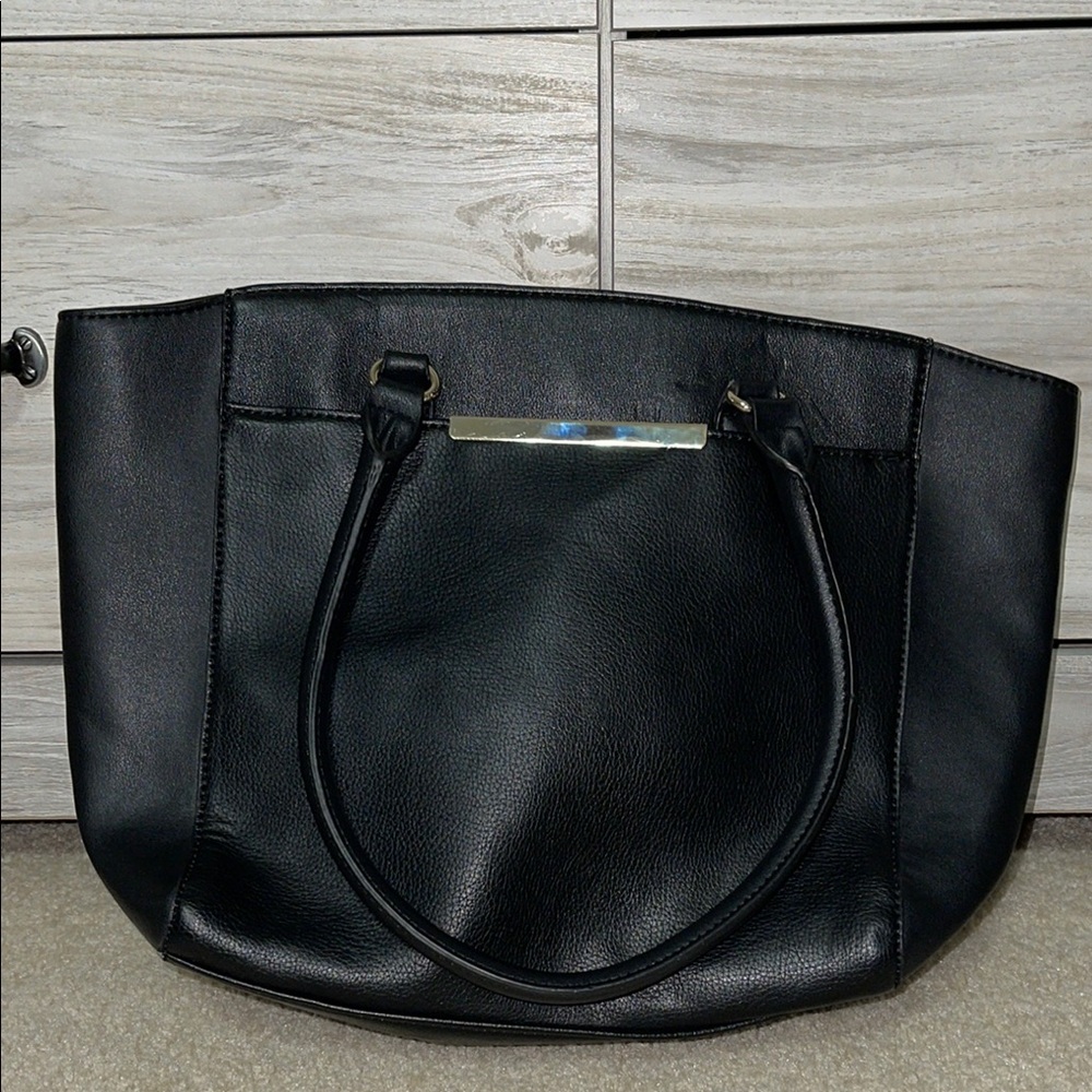 APT.9 Black Purse